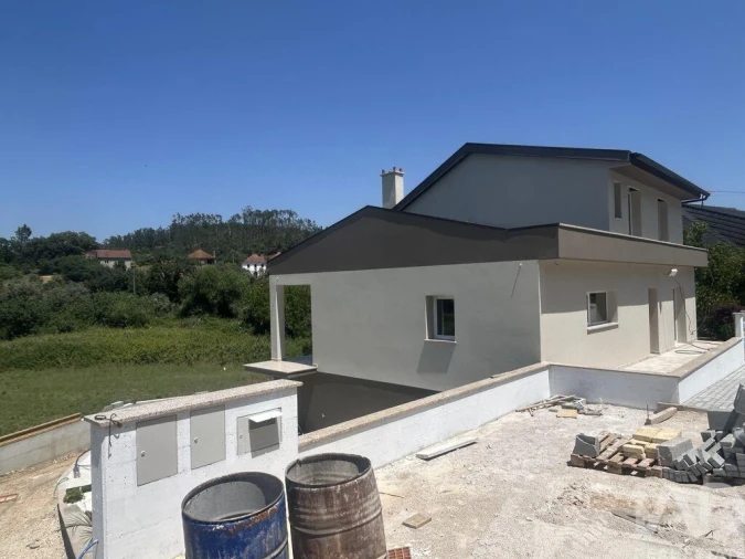 Moradia T3 para Venda em Abiul Foto 12