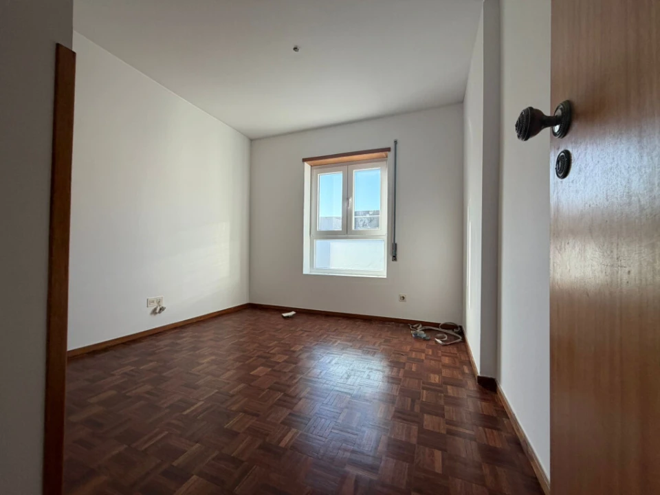 Apartamento T4 para Venda em Santo Antonio dos Olivais Foto 18