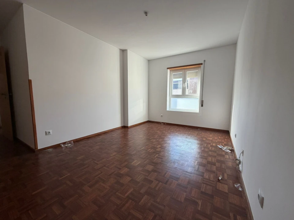 Apartamento T4 para Venda em Santo Antonio dos Olivais Foto 15