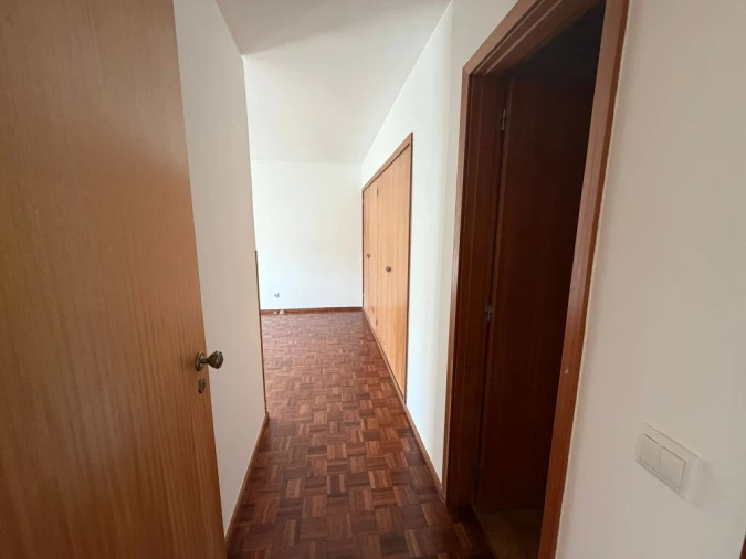 Apartamento T4 para Venda em Santo Antonio dos Olivais Foto 13