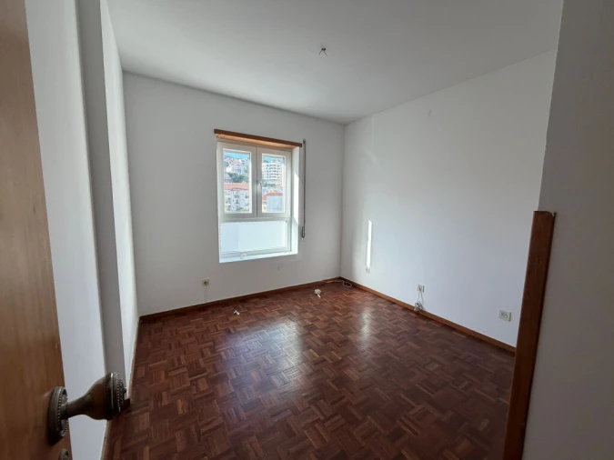 Apartamento T4 para Venda em Santo Antonio dos Olivais Foto 20