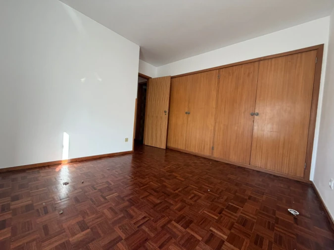 Apartamento T4 para Venda em Santo Antonio dos Olivais Foto 17