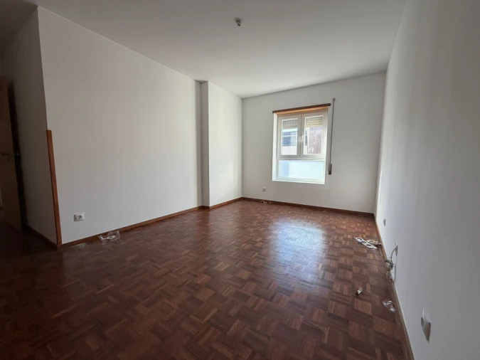 Apartamento T4 para Venda em Santo Antonio dos Olivais Foto 15