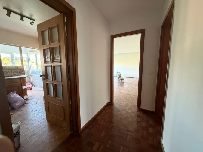 Apartamento T4 para Venda em Santo Antonio dos Olivais Foto 3