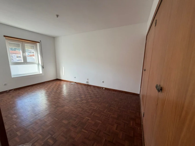 Apartamento T4 para Venda em Santo Antonio dos Olivais Foto 14