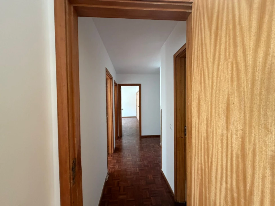 Apartamento T4 para Venda em Santo Antonio dos Olivais Foto 5