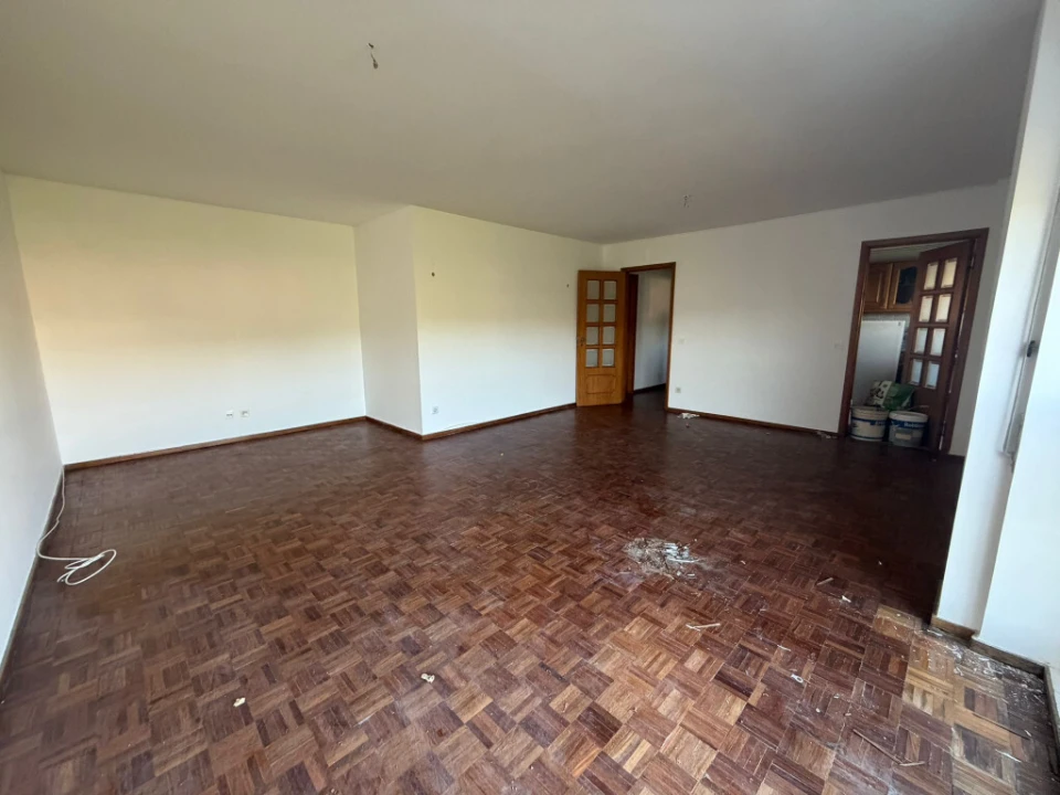Apartamento T4 para Venda em Santo Antonio dos Olivais Foto 9