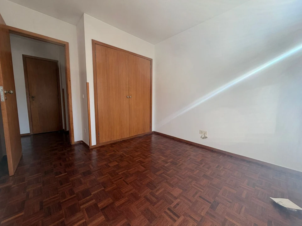 Apartamento T4 para Venda em Santo Antonio dos Olivais Foto 19