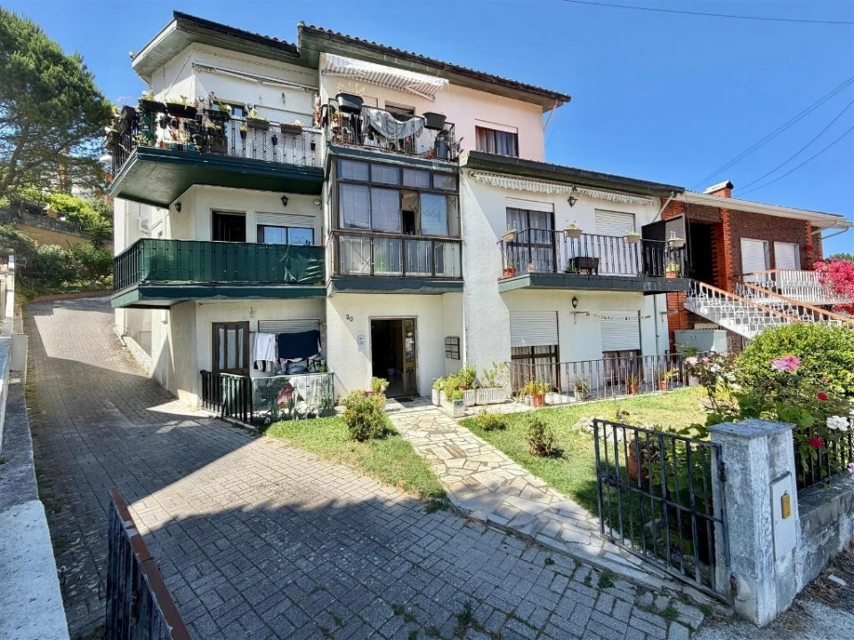 Apartamento T2 para Venda em Santo Antonio dos Olivais Foto 1