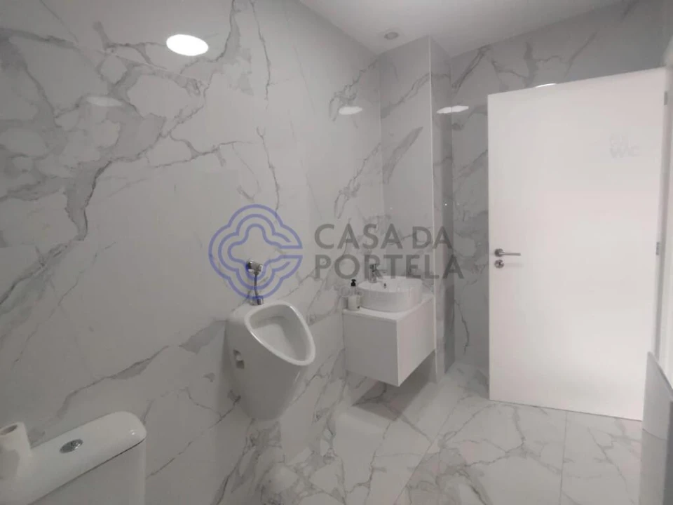 Loja para Arrendamento em Campanhã Foto 11
