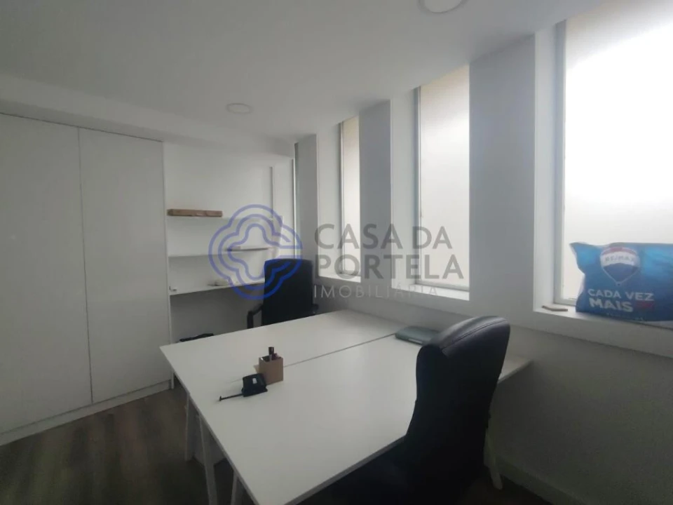 Loja para Arrendamento em Campanhã Foto 13