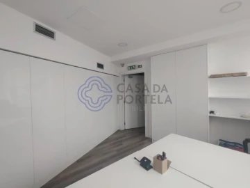 Loja para Arrendamento em Campanhã