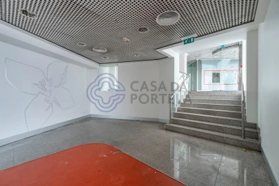 Loja para Arrendamento em Campanhã