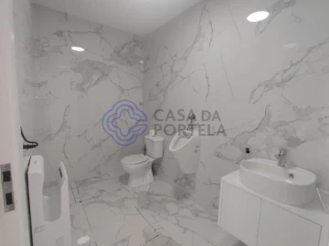 Loja para Arrendamento em Campanhã