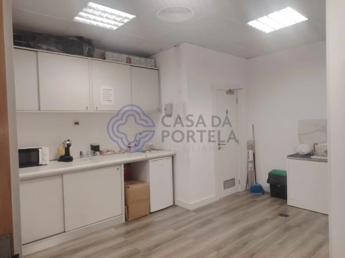 Loja para Arrendamento em Campanhã Foto 8