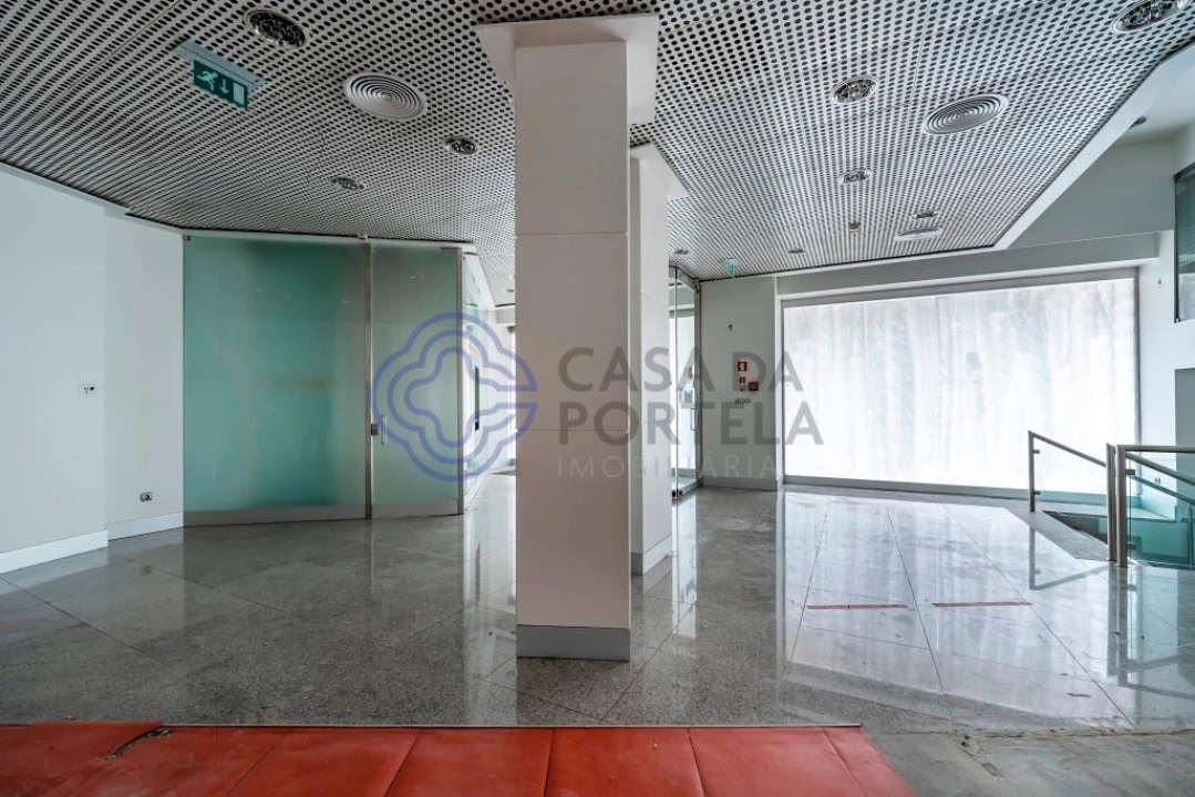 Loja para Arrendamento em Campanhã Foto 21