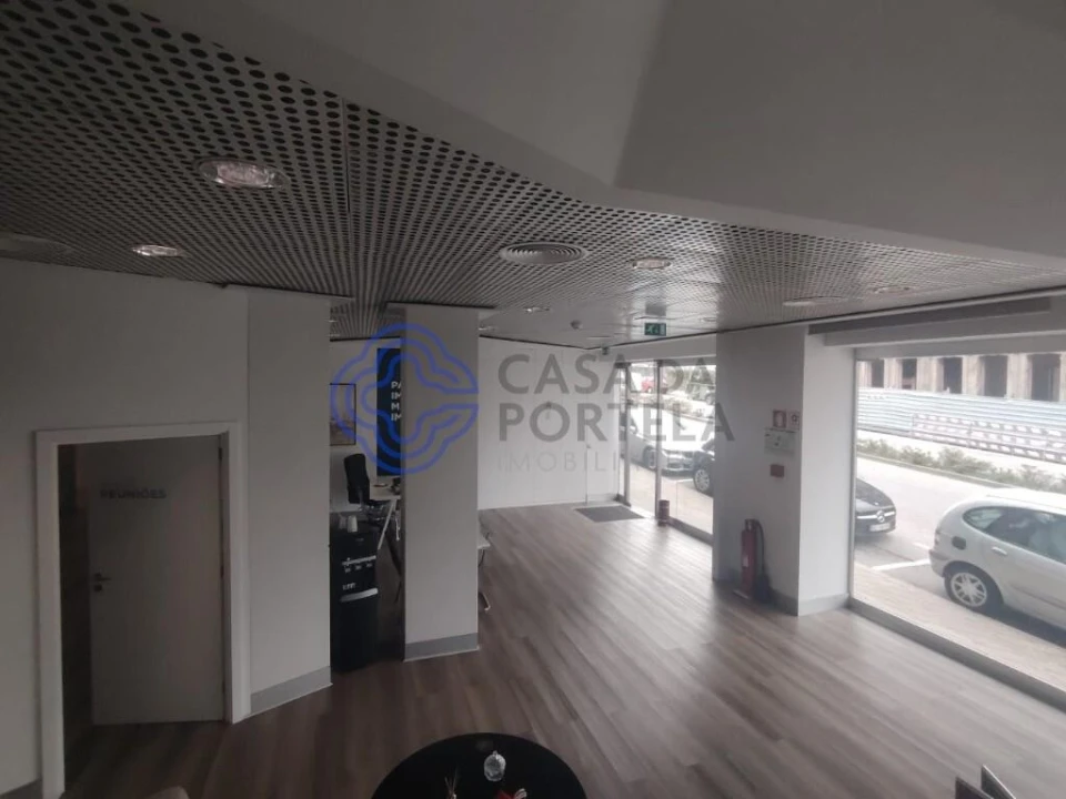 Loja para Arrendamento em Campanhã Foto 12