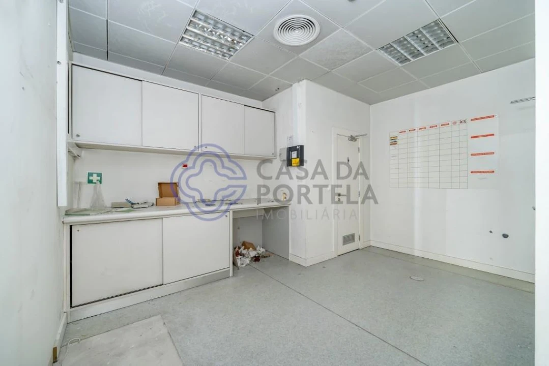 Loja para Arrendamento em Campanhã Foto 22