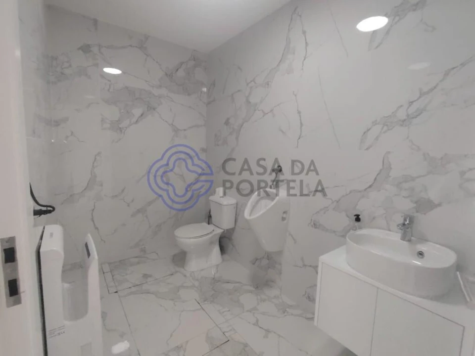 Loja para Arrendamento em Campanhã Foto 10