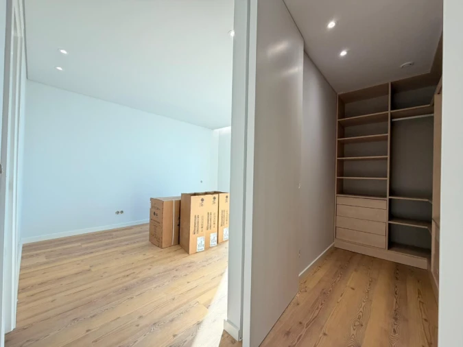 Apartamento T4 para Venda em Santo Antonio dos Olivais Foto 9