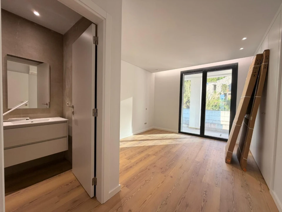 Apartamento T4 para Venda em Santo Antonio dos Olivais Foto 8