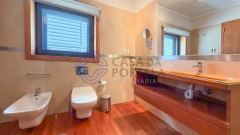 Moradia T5 para Venda em Mafamude e Vilar do Paraíso