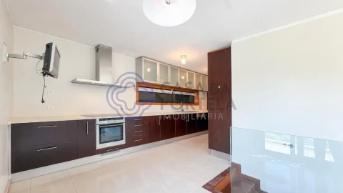 Moradia T5 para Venda em Mafamude e Vilar do Paraíso