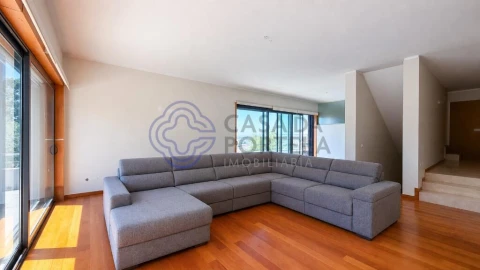 Moradia T5 para Venda em Mafamude e Vilar do Paraíso