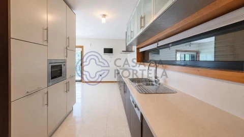 Moradia T5 para Venda em Mafamude e Vilar do Paraíso