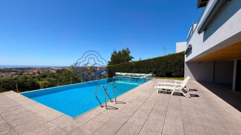 Moradia T5 para Venda em Mafamude e Vilar do Paraíso