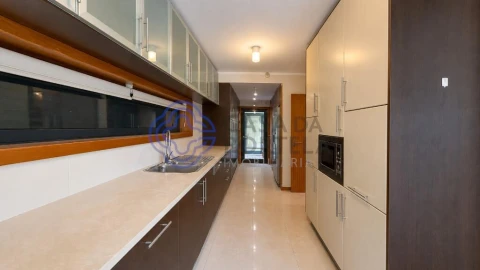 Moradia T5 para Venda em Mafamude e Vilar do Paraíso