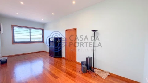 Moradia T5 para Venda em Mafamude e Vilar do Paraíso