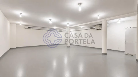 Moradia T5 para Venda em Mafamude e Vilar do Paraíso