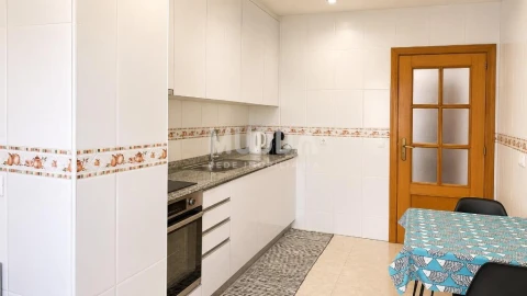 Apartamento T2 para Venda em Santa Maria da Feira, Travanca, Sanfins e Espargo