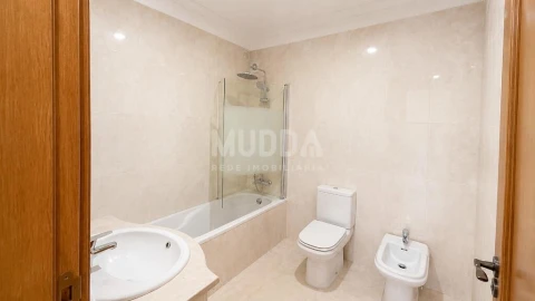 Apartamento T2 para Venda em Santa Maria da Feira, Travanca, Sanfins e Espargo