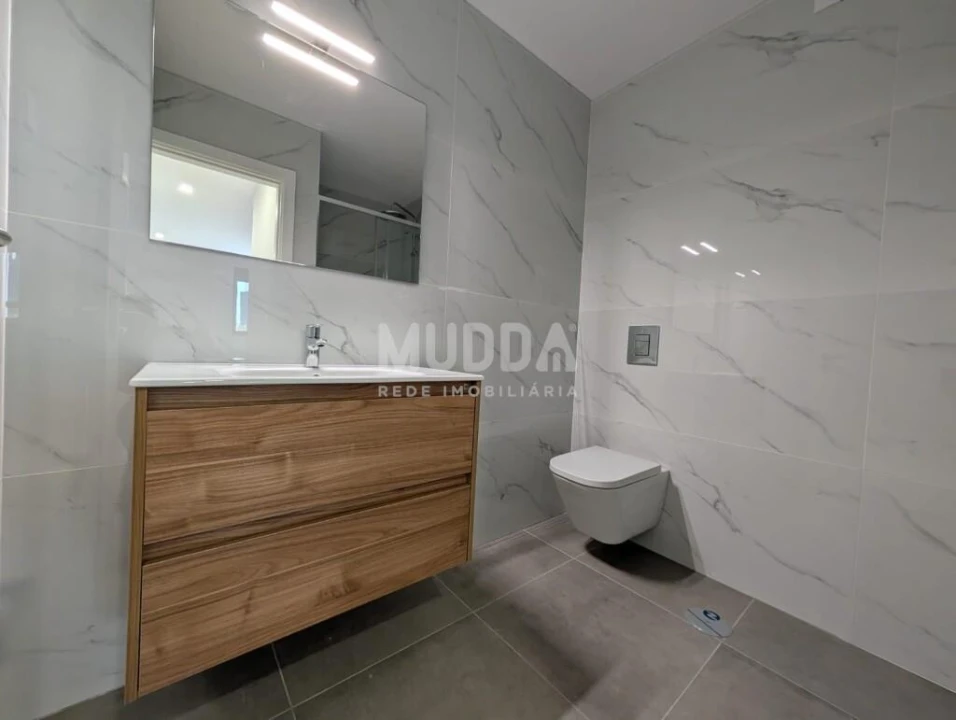 Apartamento T3 para Venda em Sé, Santa Maria e Meixedo Foto 6