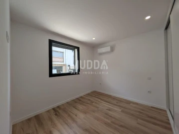 Apartamento T3 para Venda em Sé, Santa Maria e Meixedo