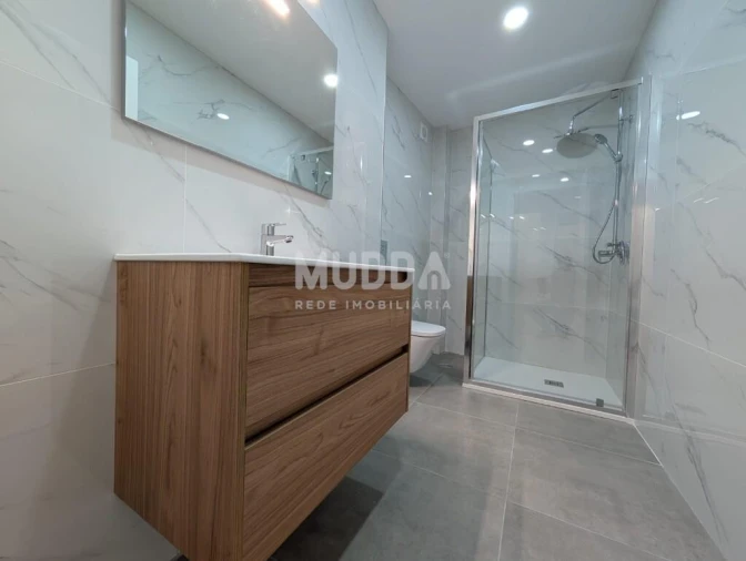 Apartamento T3 para Venda em Sé, Santa Maria e Meixedo Foto 12