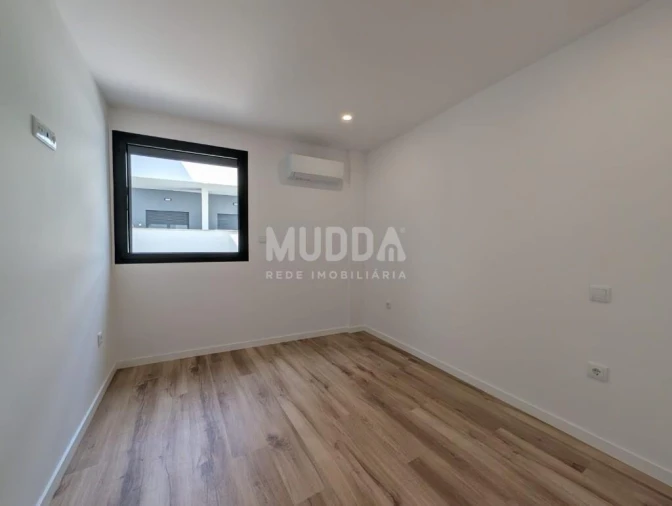 Apartamento T3 para Venda em Sé, Santa Maria e Meixedo Foto 4