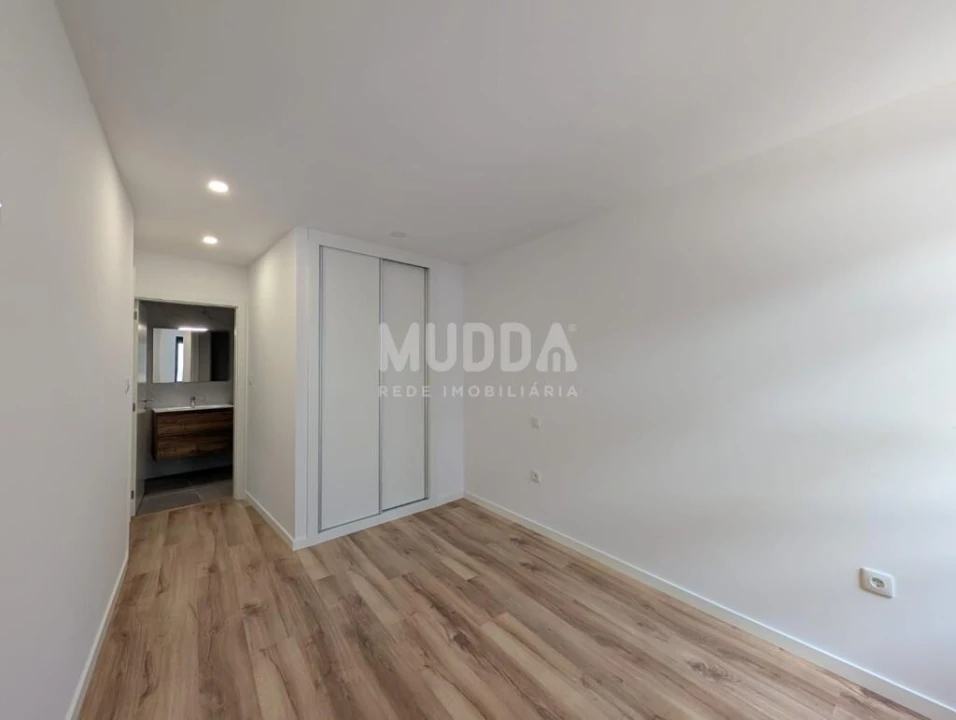 Apartamento T3 para Venda em Sé, Santa Maria e Meixedo Foto 10