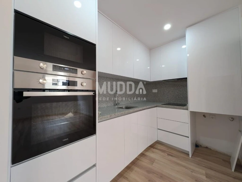 Apartamento T3 para Venda em Sé, Santa Maria e Meixedo Foto 3