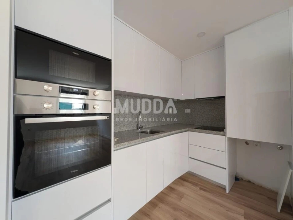 Apartamento T3 para Venda em Sé, Santa Maria e Meixedo Foto 2