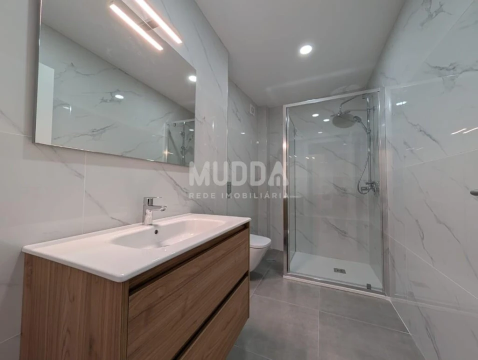 Apartamento T3 para Venda em Sé, Santa Maria e Meixedo Foto 11