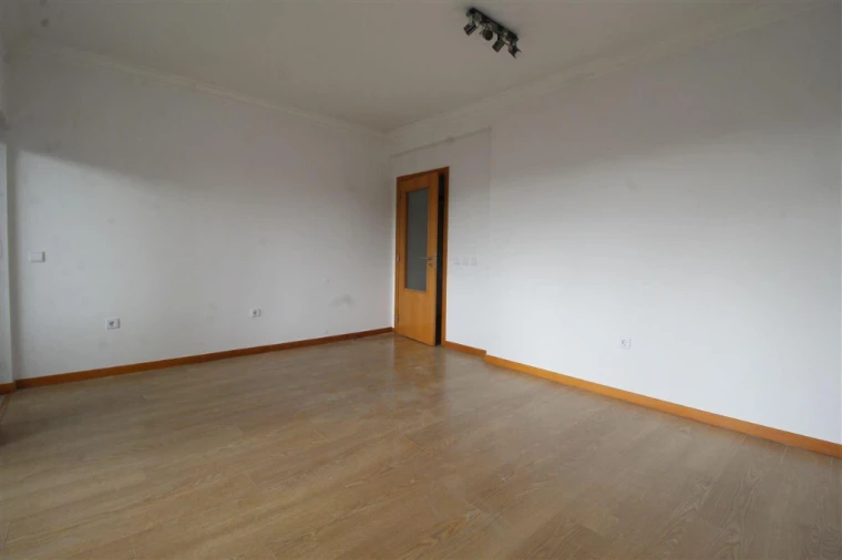 Apartamento T1 para Venda em Santo Antonio dos Olivais Foto 2