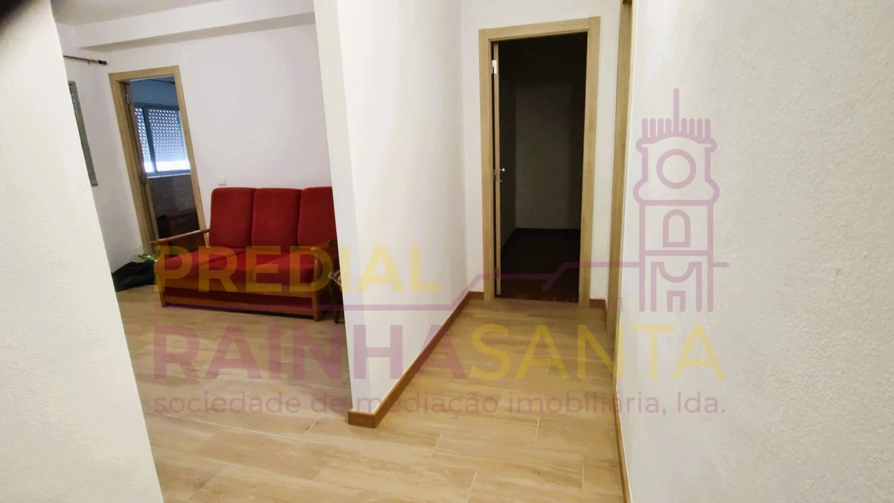 Quarto para Arrendamento em Santo Antonio dos Olivais Foto 8