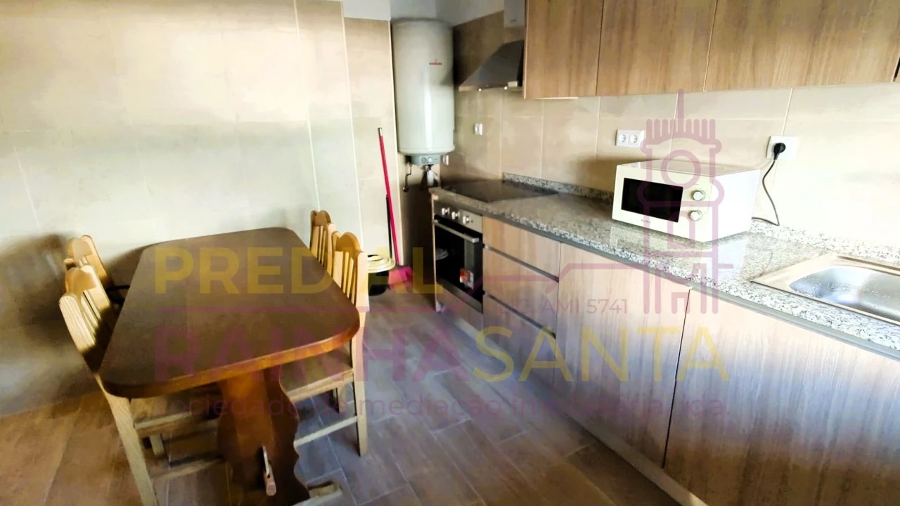 Quarto para Arrendamento em Santo Antonio dos Olivais Foto 2
