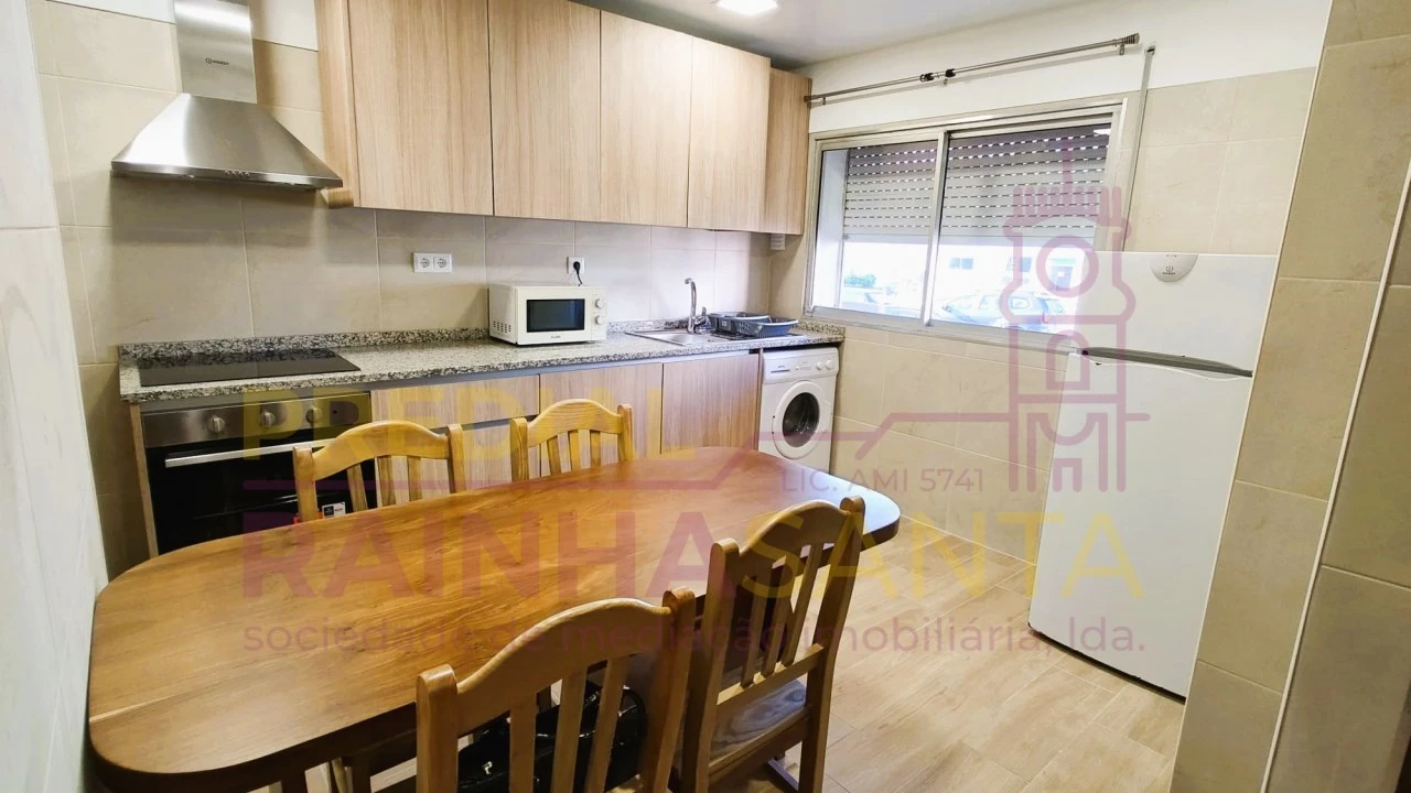 Quarto para Arrendamento em Santo Antonio dos Olivais Foto 3