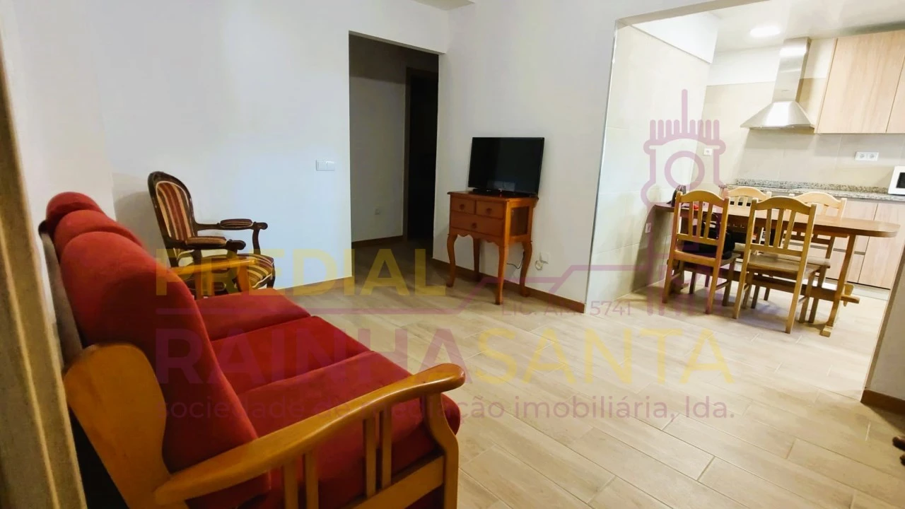 Quarto para Arrendamento em Santo Antonio dos Olivais Foto 10