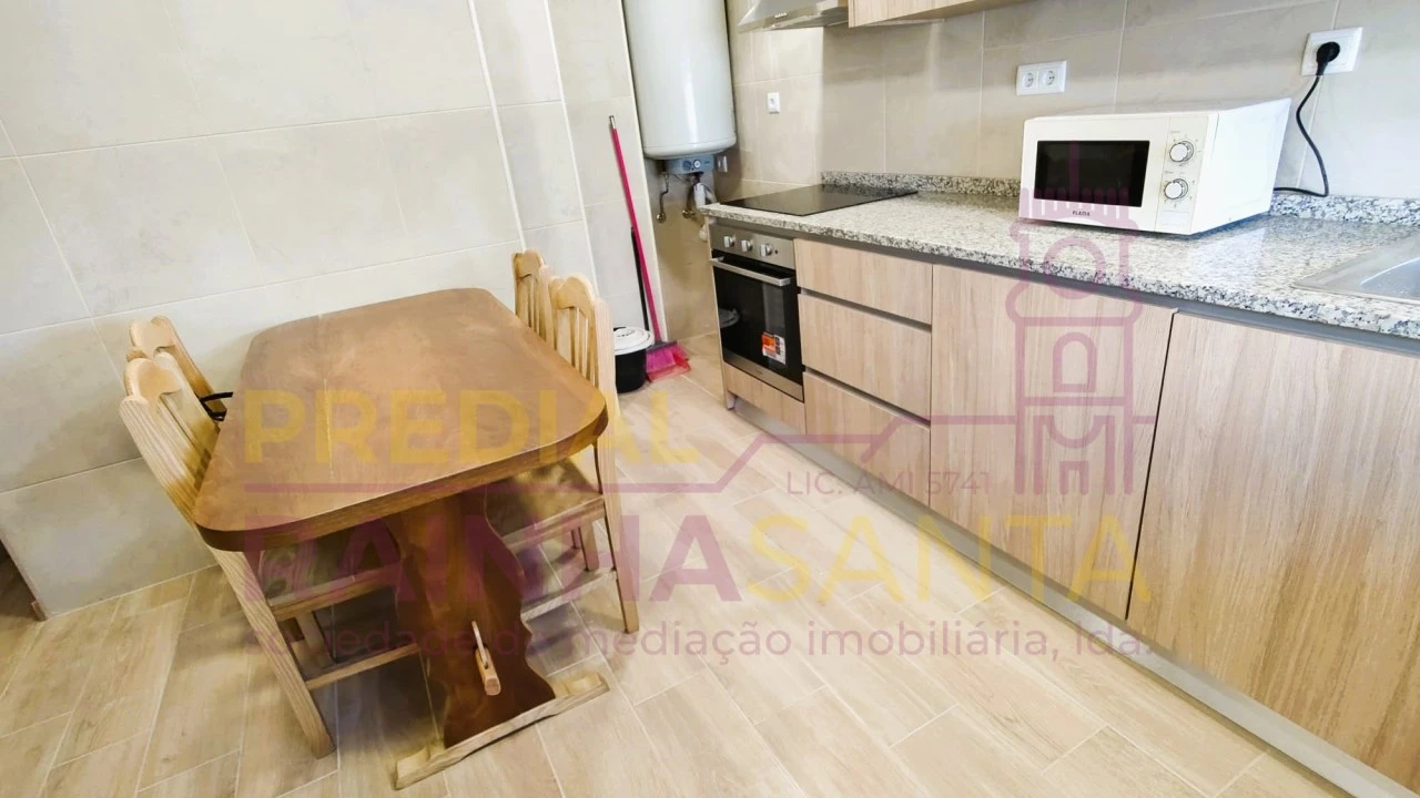 Quarto para Arrendamento em Santo Antonio dos Olivais Foto 5