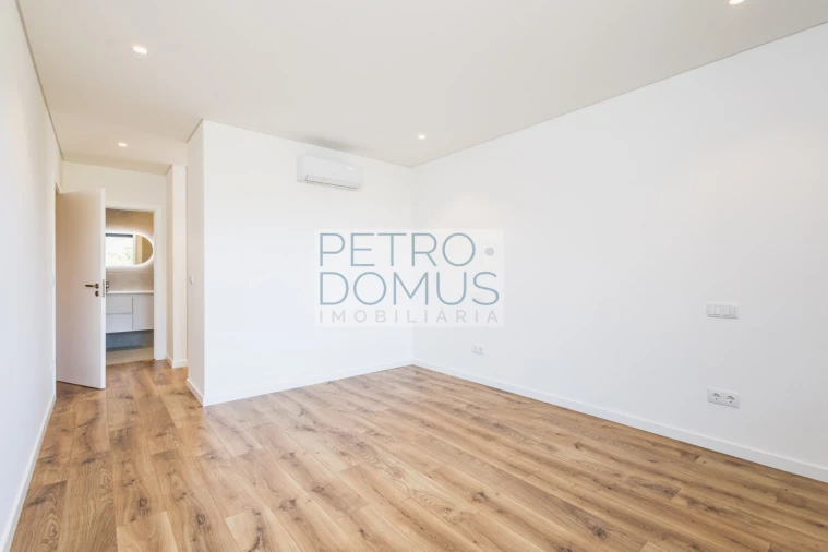 Apartamento T3 para Venda em Leiria, Pousos, Barreira e Cortes Foto 15